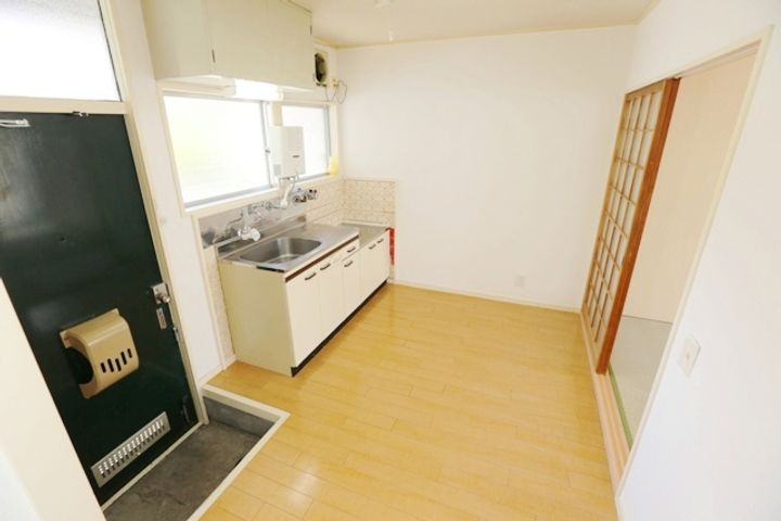 ビスタ岸部ハイツB棟の居間