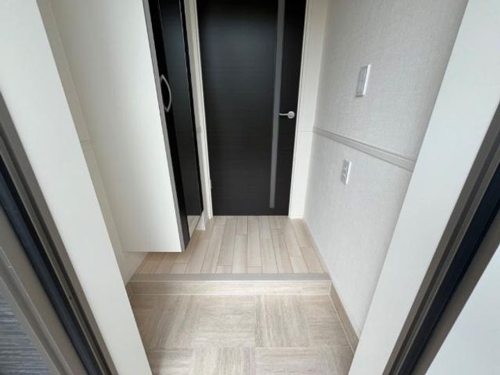 瀬上町壱丁田新築アパートの玄関