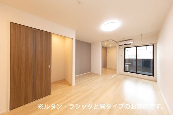 ドミールオカマエ Aの居間