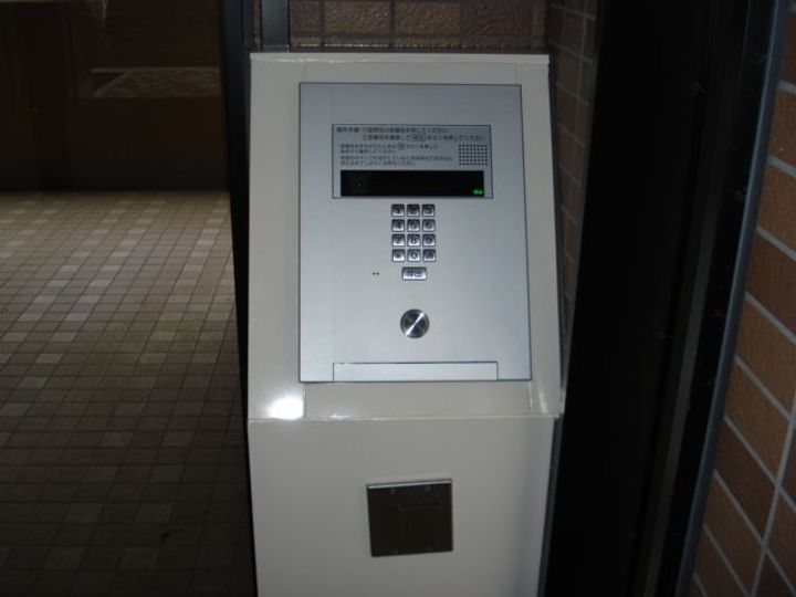 SIM(シム)の玄関