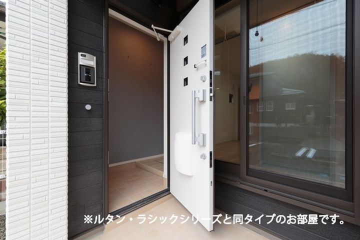 (仮称)瀬上町アパートの玄関