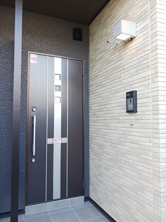 ライツハウスEの玄関