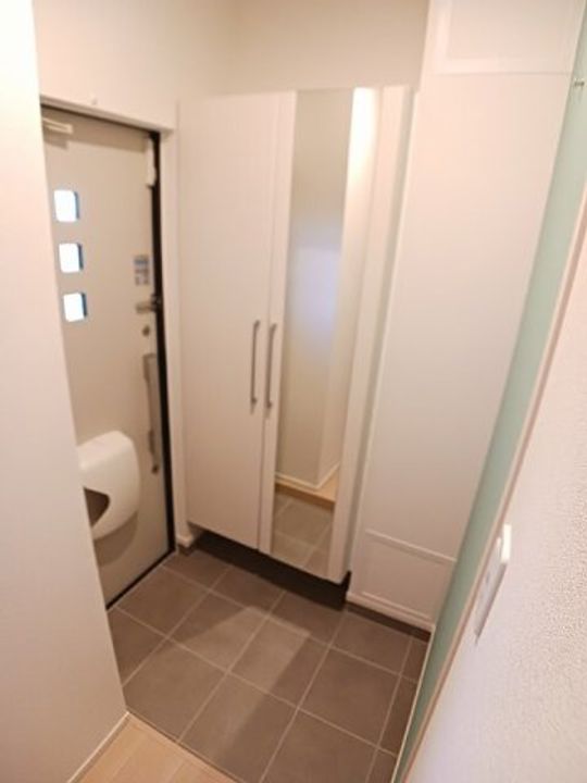 ライツハウスEの玄関