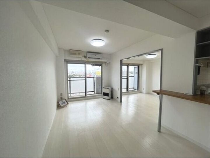 ペルドゥエープス美園802の内装