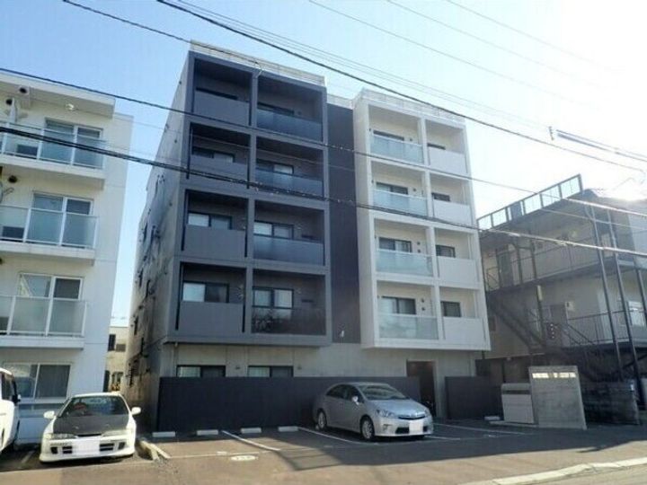 アヴェンタドール学園前の外観