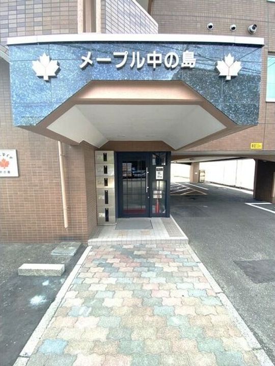 メープル中の島602の玄関