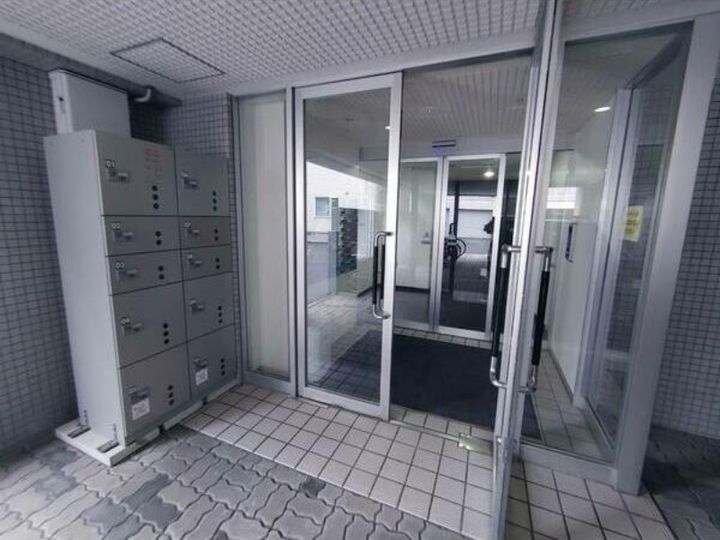 ルーデンスプレイス東札幌の玄関