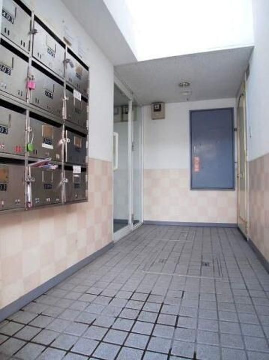 アルコン 平岸3・4の玄関