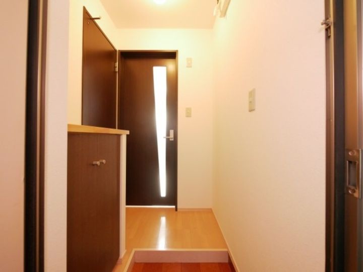 ヴィラメゾン菊水6条203の玄関