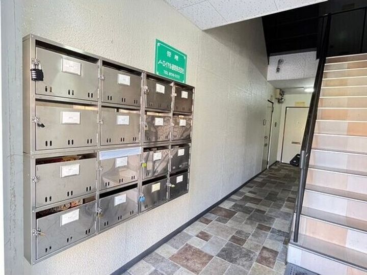 アーバンコート本郷9の玄関