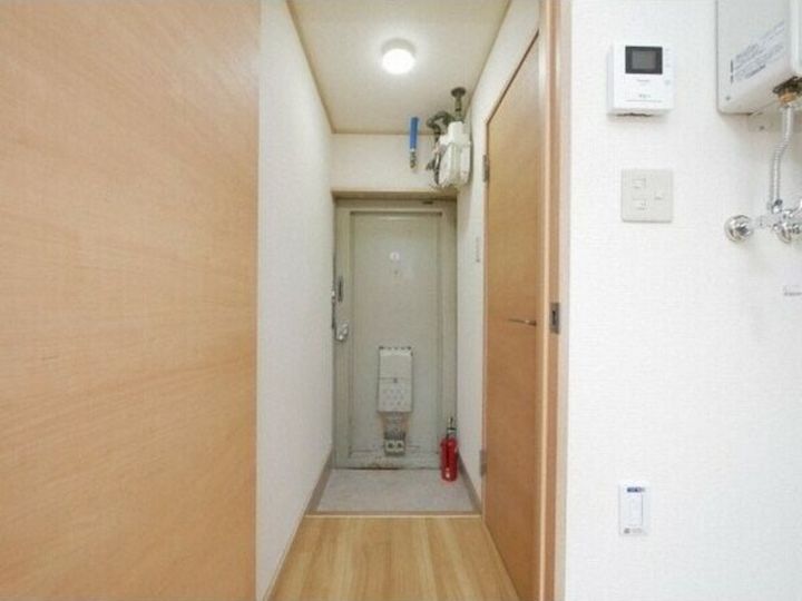 もえぎ第1マンション101の玄関