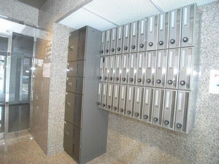 ミ・ピアーチェ学園前の玄関