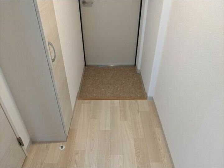 サクラブール栄通の玄関