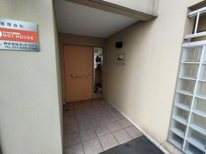 ブランノワールマティーノ平岸402の玄関