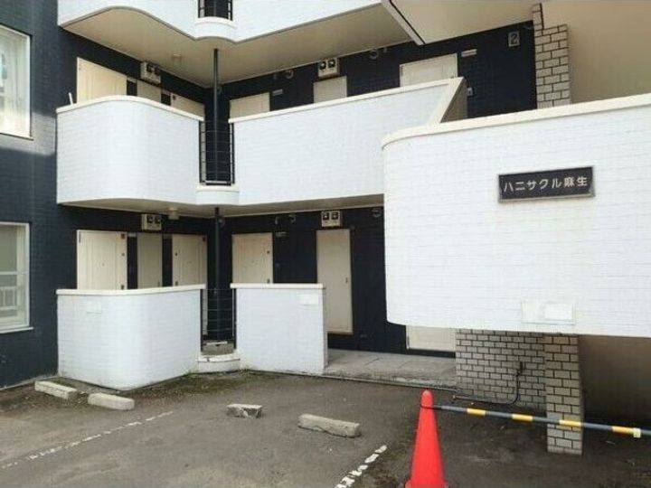 ハニサクル麻生の玄関