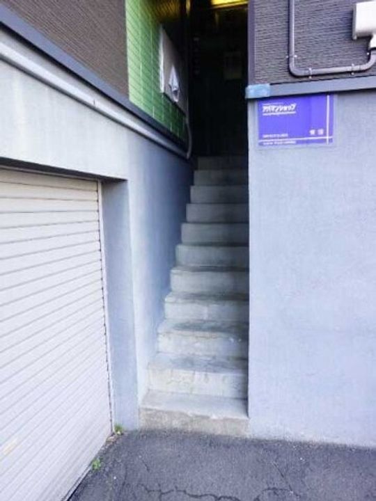 ラヴェール元町201の玄関