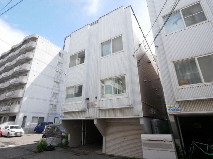 ステイタス光星A102の外観