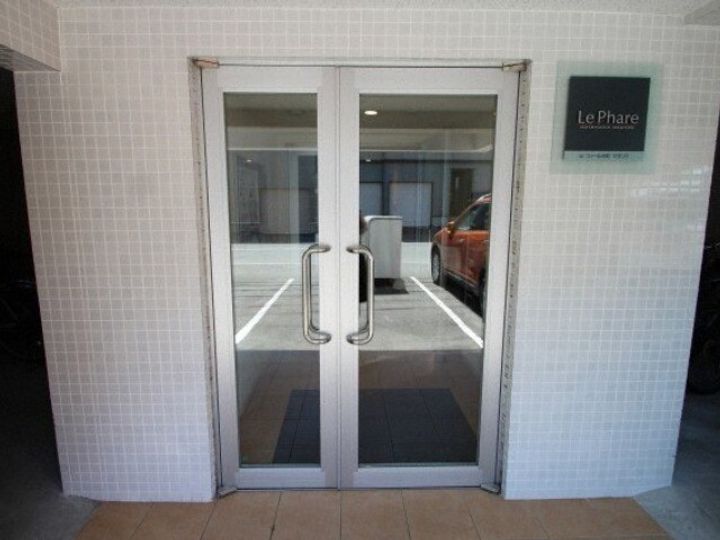 ル・ファール元町グランデの玄関