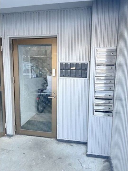 ニューセリーヌの玄関