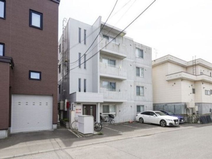 マピエス元町401の外観