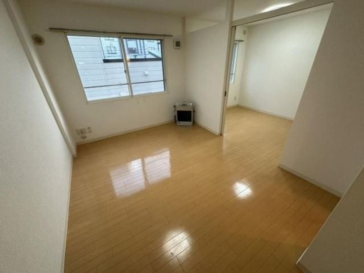 マピエス元町401の内装