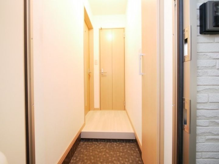 VILLA・POPOLOII102の玄関