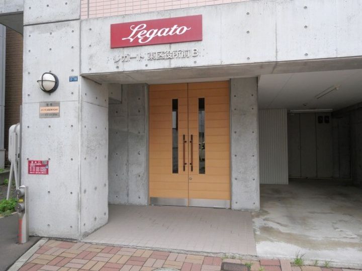 レガート東区役所前B棟 の玄関