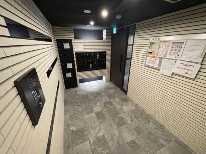 AORIO北大前の玄関