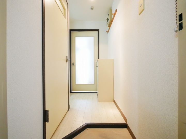 メゾン・にれの樹307の玄関