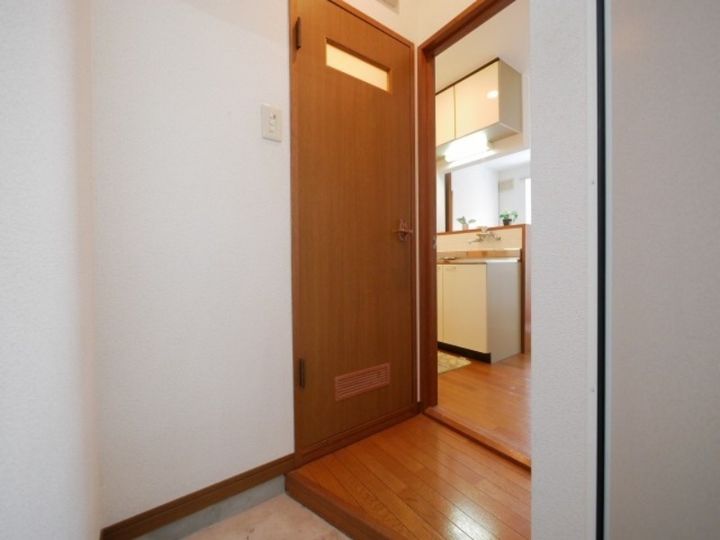 クルーズハウス東区役所前の玄関