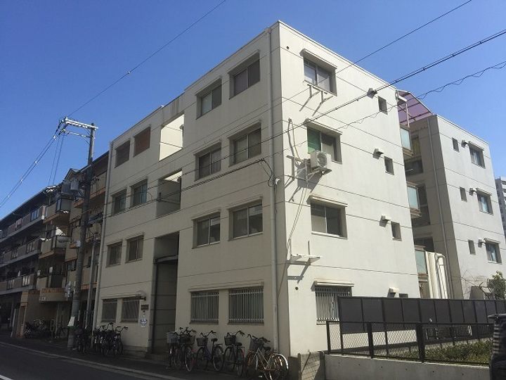 東和マンションの外観