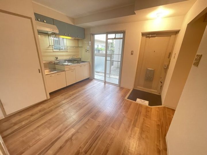 東和マンションの居間