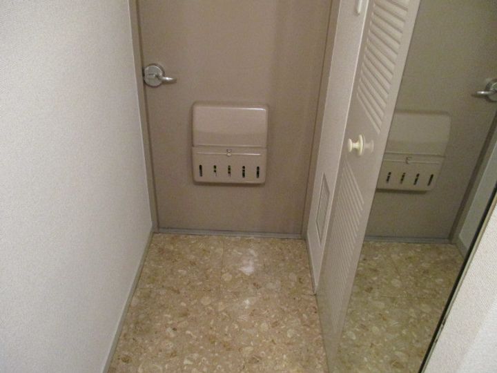 ハイツサンコーの玄関