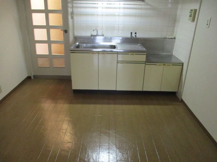 ハイツサンコーの居間