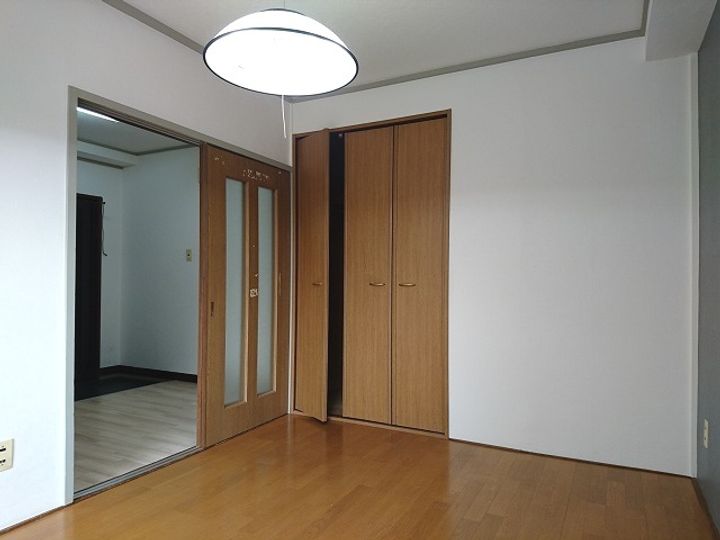 三賀マンションの寝室