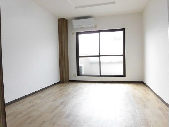 リバーエステートの居間