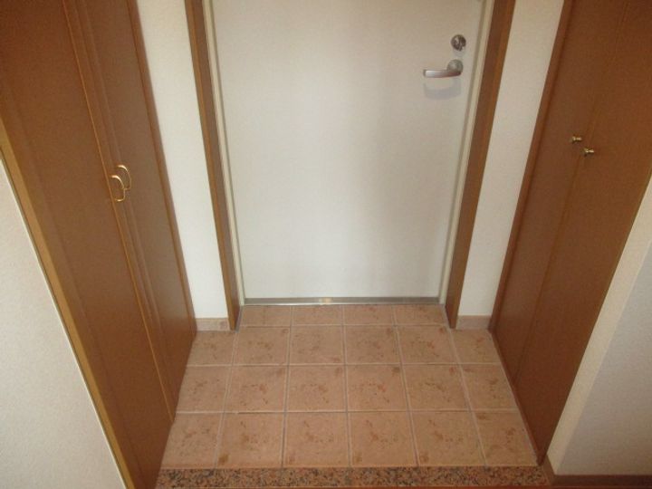 大阪府大阪市東淀川区小松2丁目(マンション)の賃貸物件の玄関