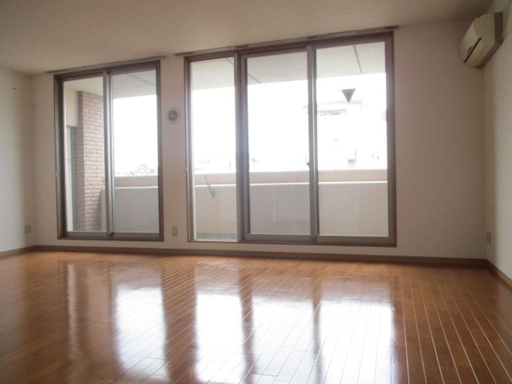 大阪府大阪市東淀川区小松2丁目(マンション)の賃貸物件の居間