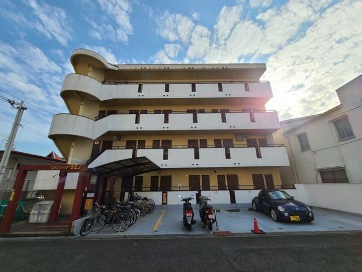 サンコーポウエノの外観