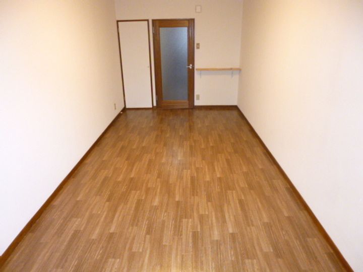 サンコーポウエノの居間