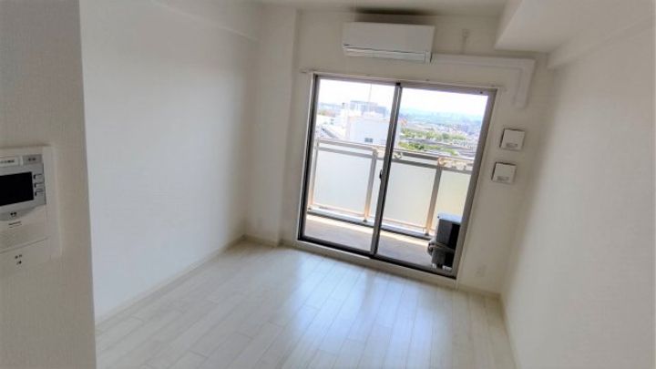 エスリード新大阪ヴェルデの居間