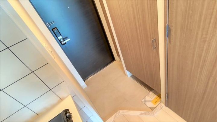 エスリード新大阪ヴェルデの玄関