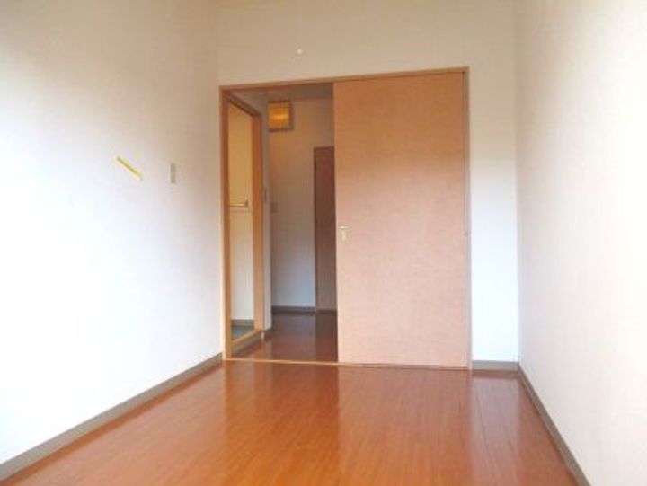 キャニスコート上新庄の居間