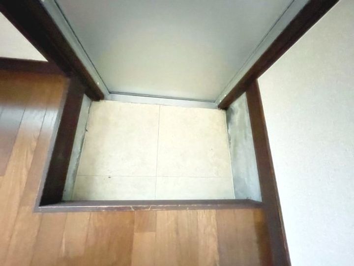 三和マンション102の玄関