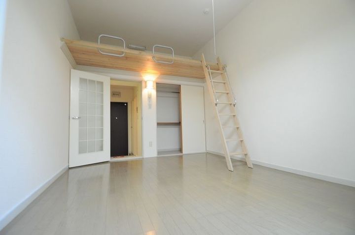 レオパレスSouthCourt201の寝室