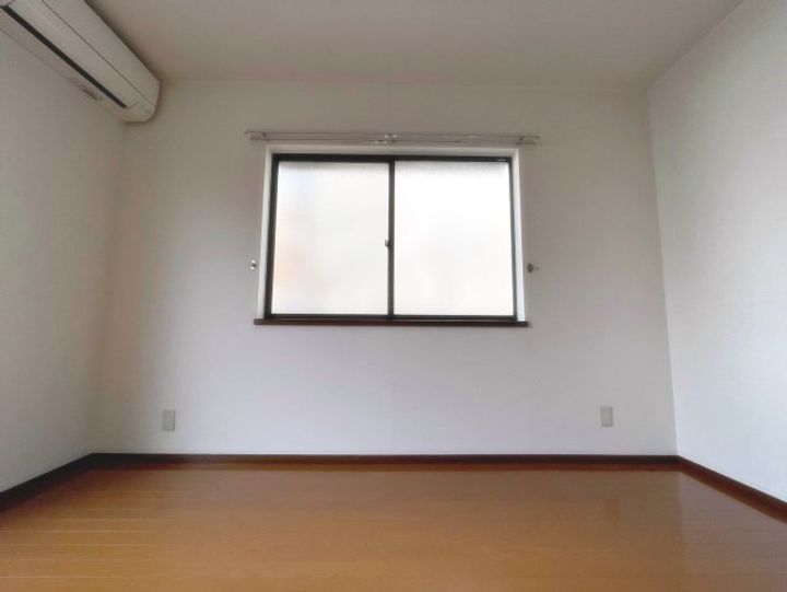 ユートピア202の居間