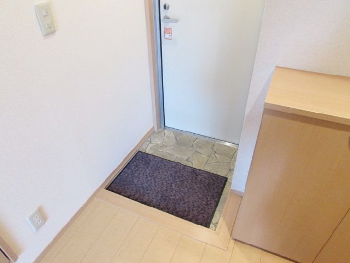 オッツ荒牧南(オッツアラマキミナミ)の玄関