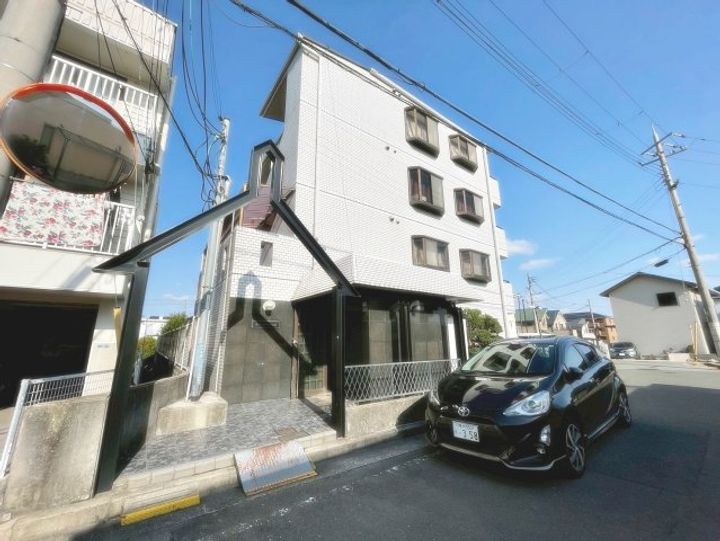 ガーデンハイツ山本の外観