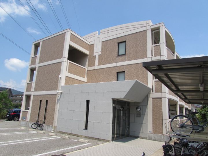 アルティス宝塚の外観