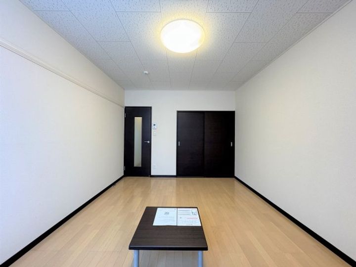 レオネクストセリバテール仁川Ⅱ101の居間